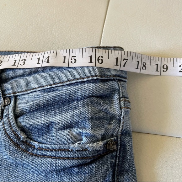 Kut From The Kloth Women's Catherine Boyfriend Jeans Light Blue Denim Size 8 - Picture 11 of 13